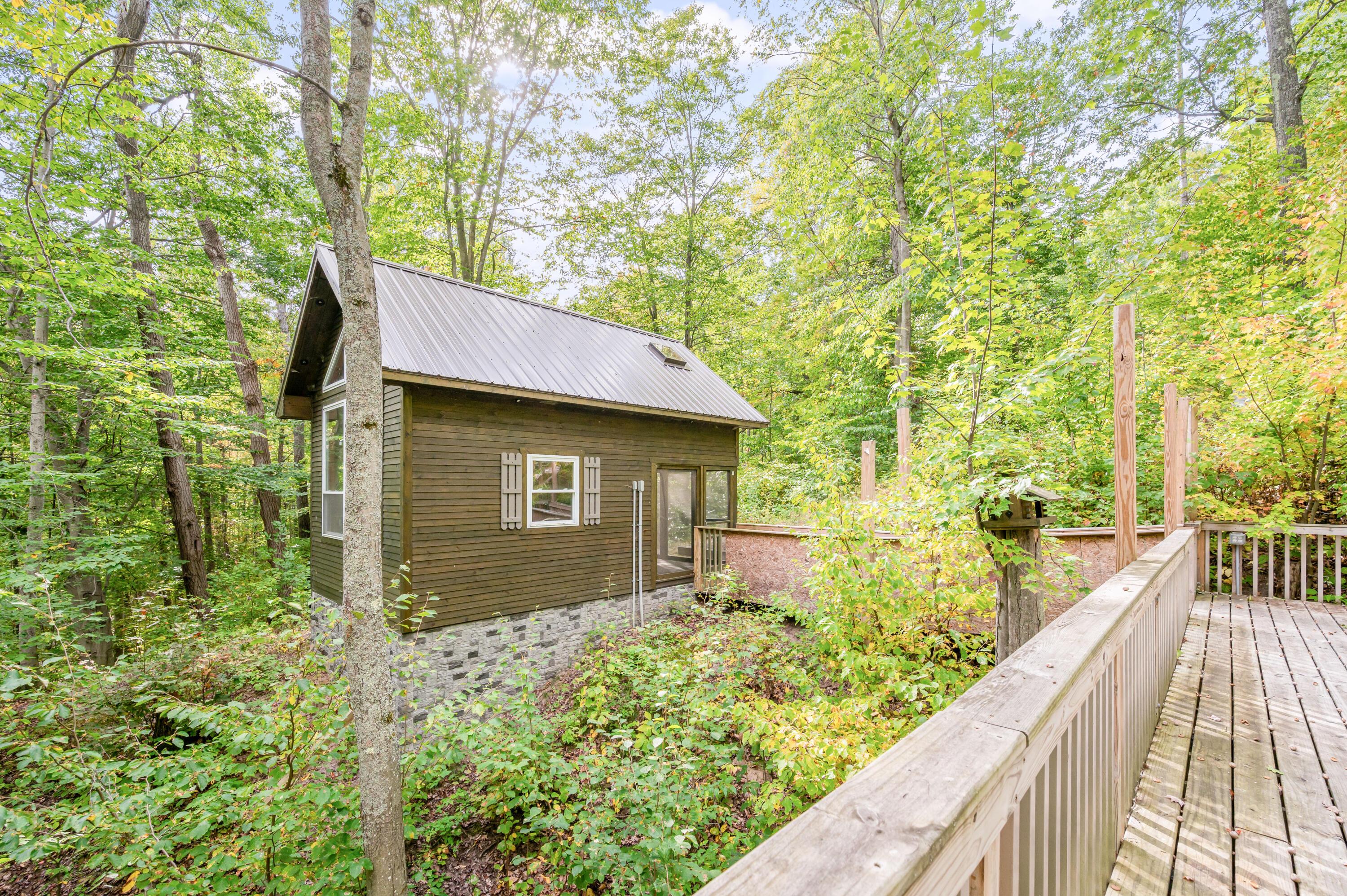 Image 1: 132-ShoresDr-Leroy-10