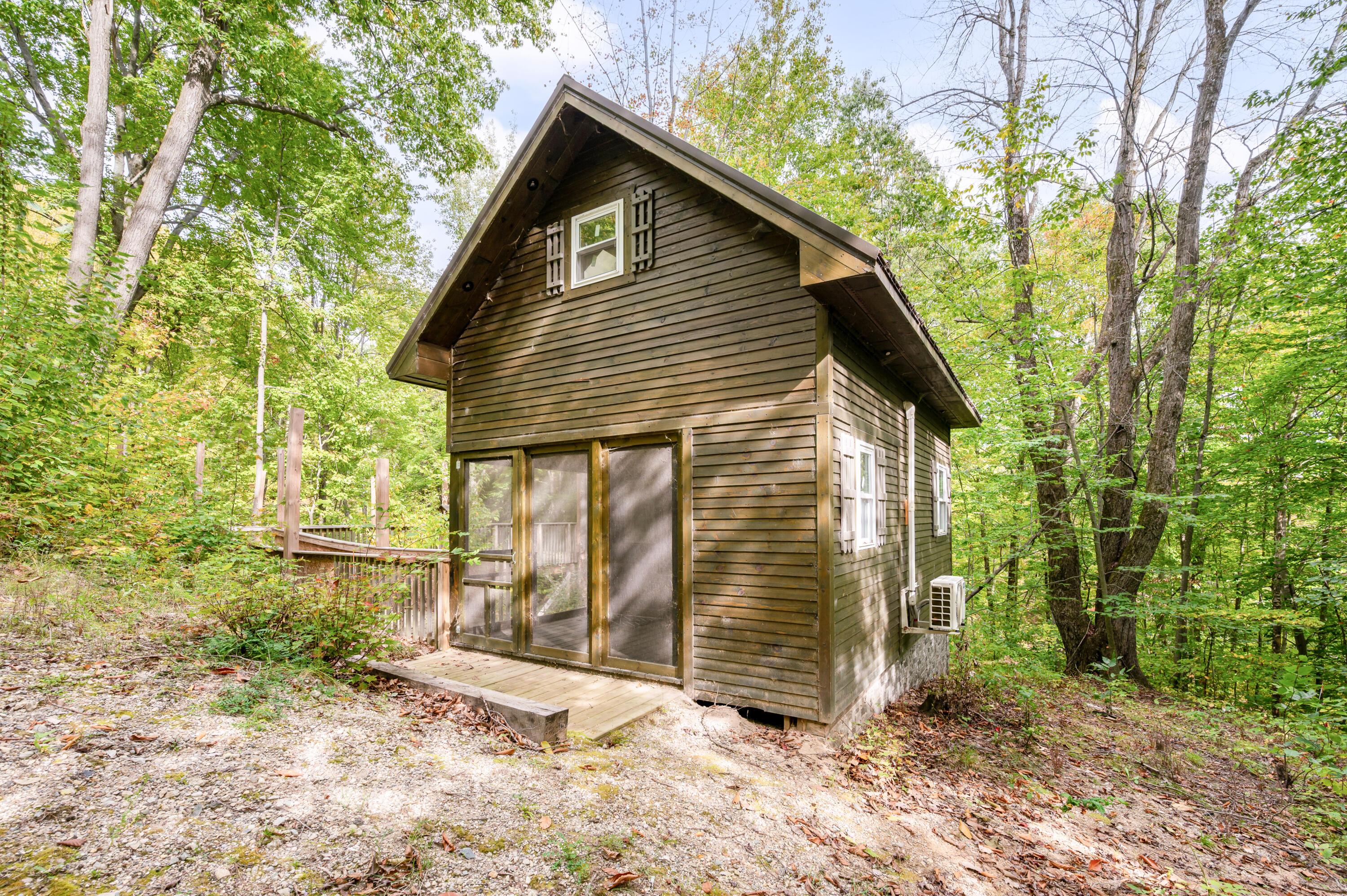 Image 2: 132-ShoresDr-Leroy-5