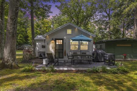 8124 Deadstream Road