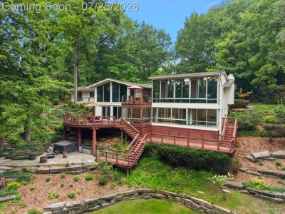 4910 Malibu Drive