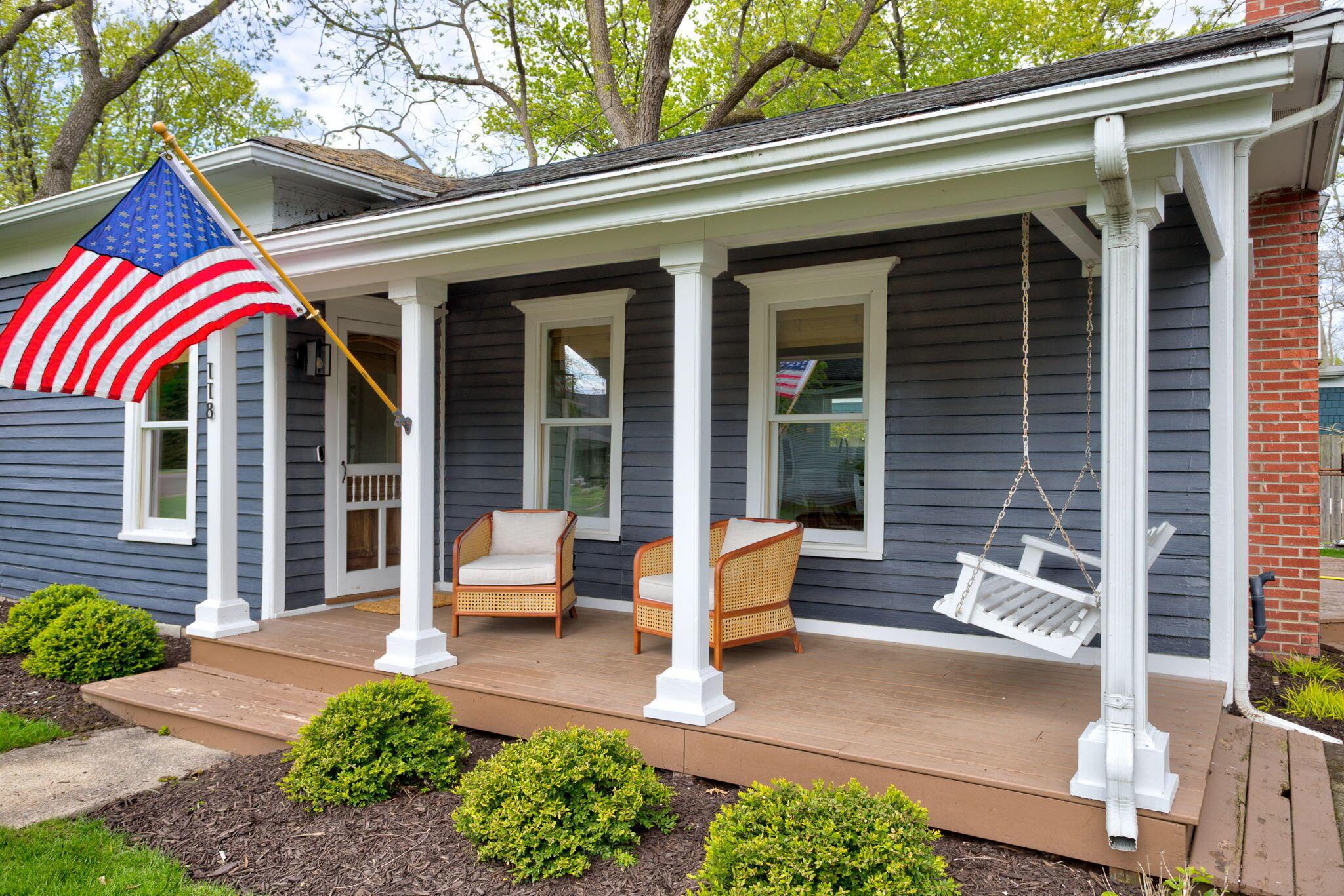 Image 2: 6-web-or-mls-118-s-spring-st