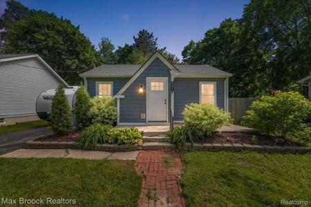 6431 Prairie Lawn