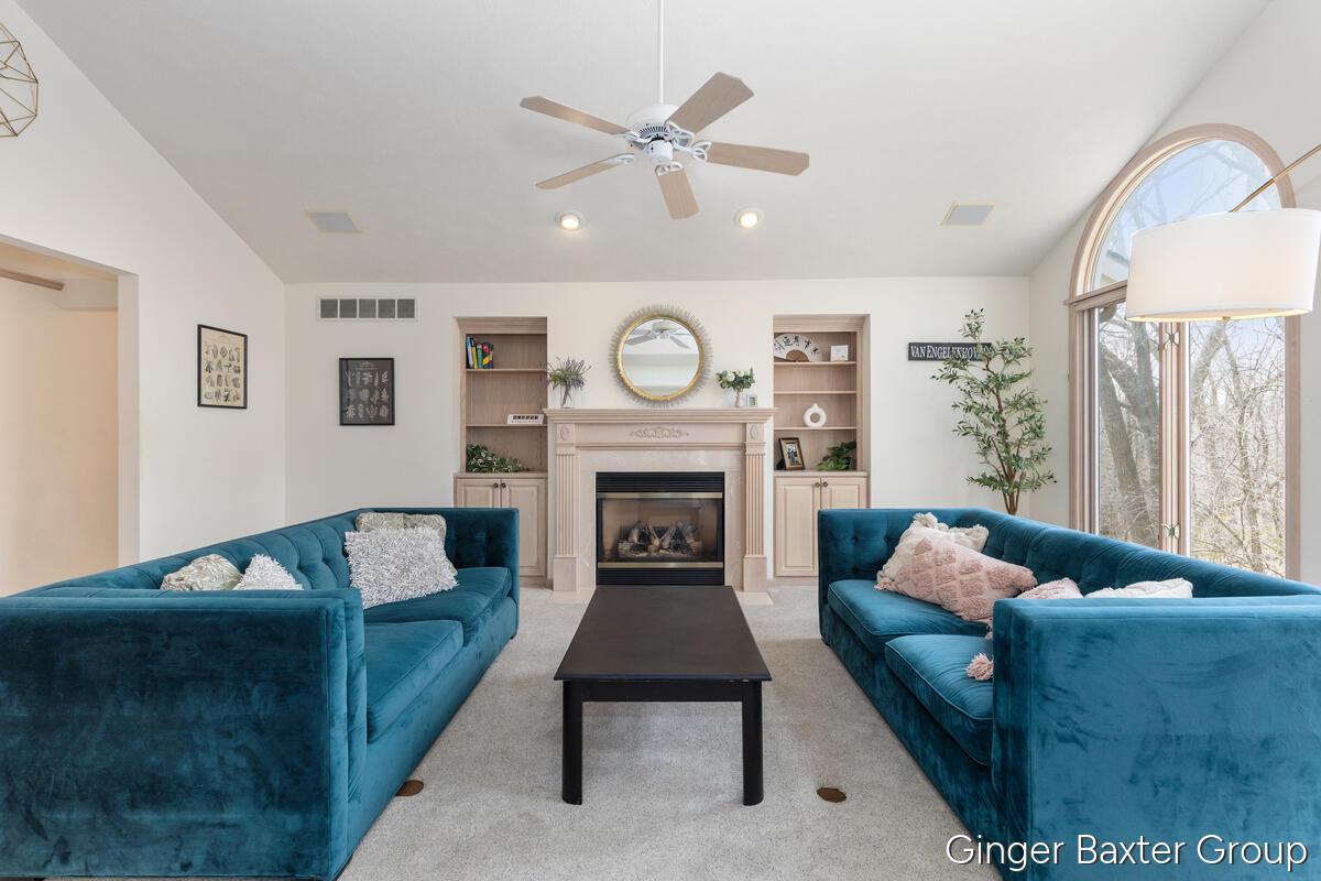 Image 4: 3841-Summit-View_004