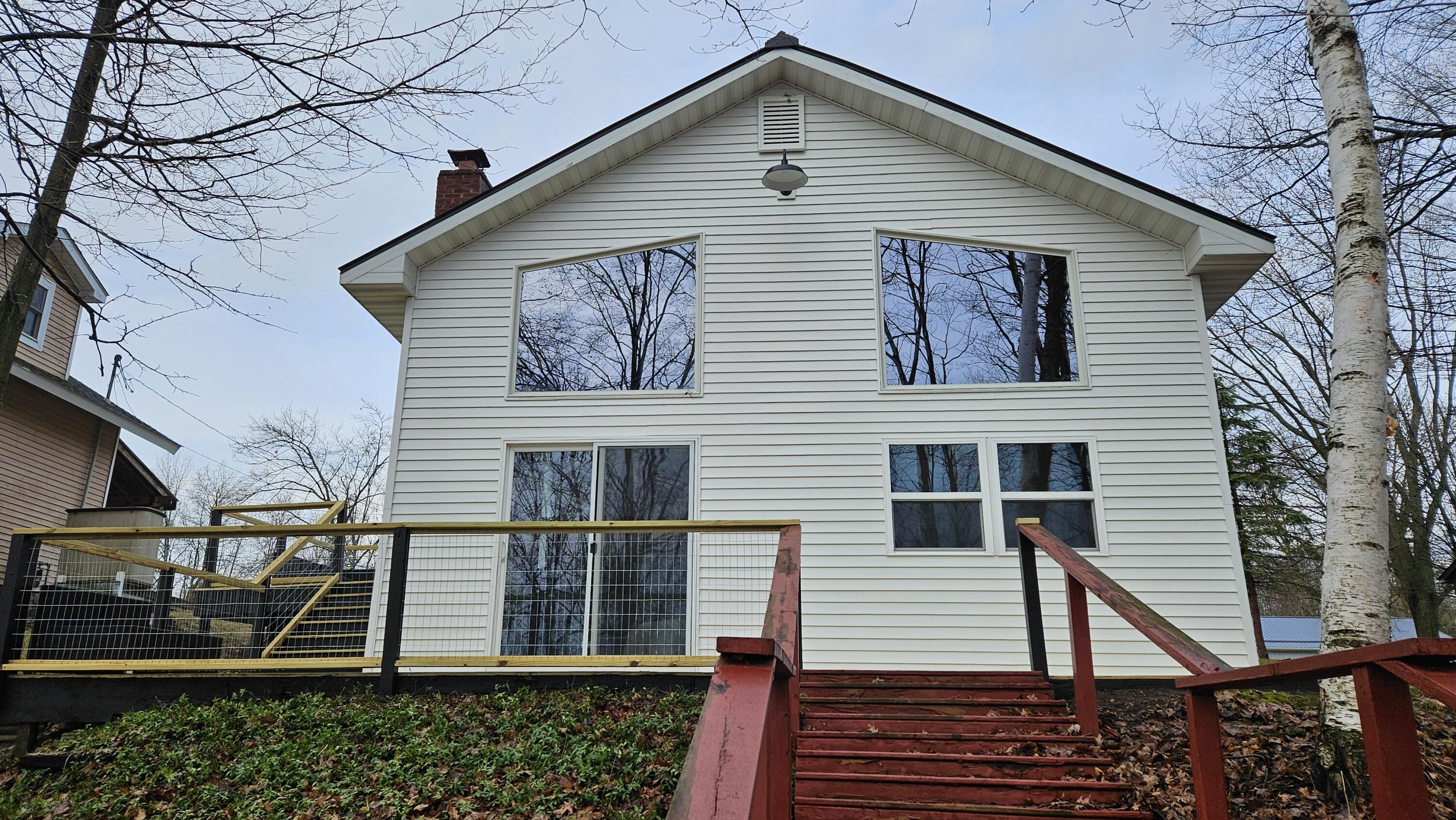 Image 4: Lakeside Elevation