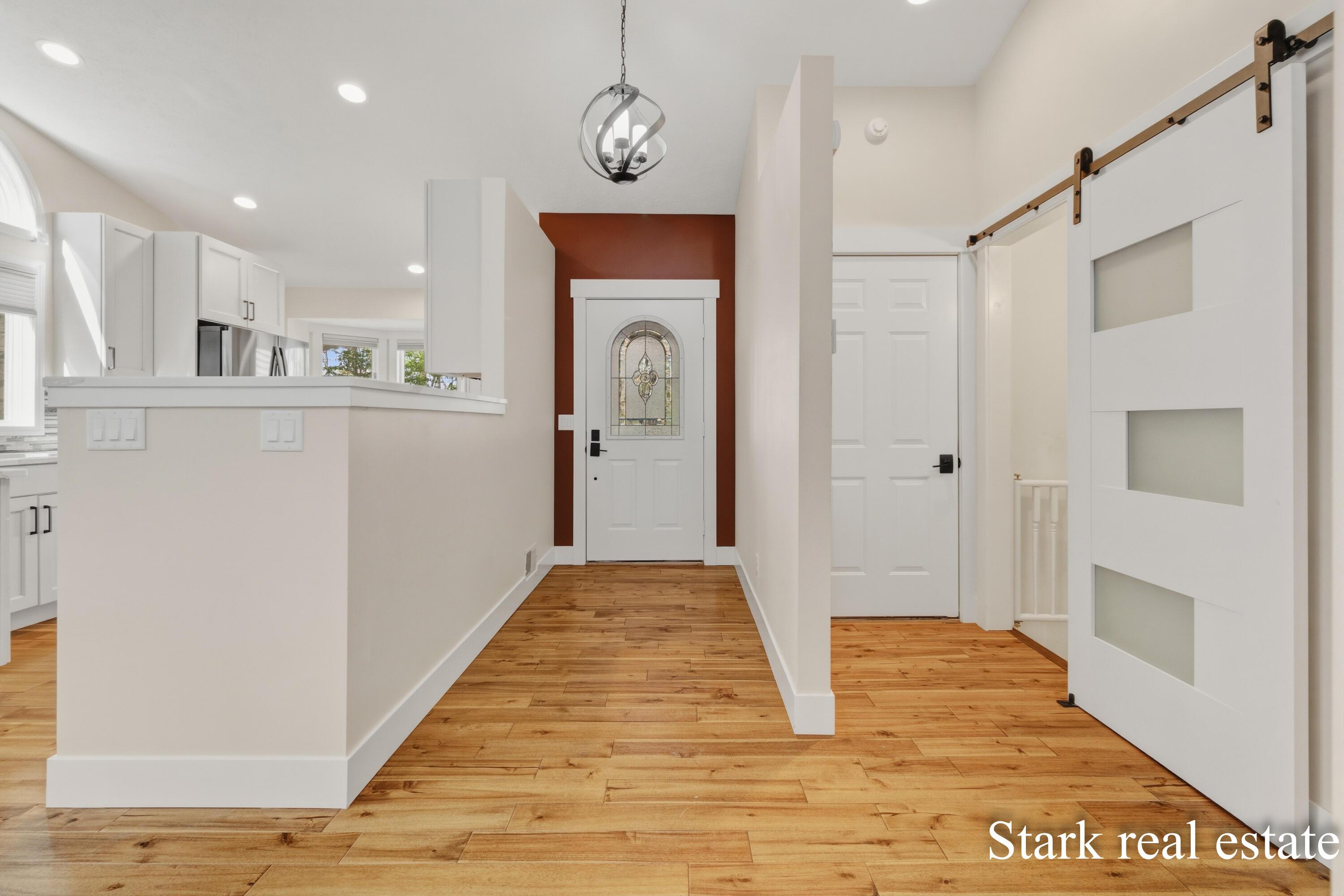 Image 4: Rob Stark - 3670 Henry Street (45)-4