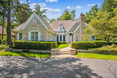5462 HIDDEN PINES Drive