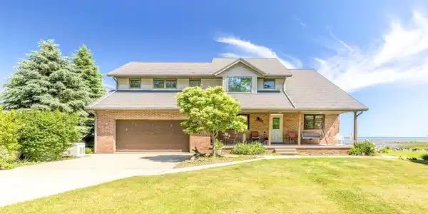 6455 LAKEVIEW Drive
