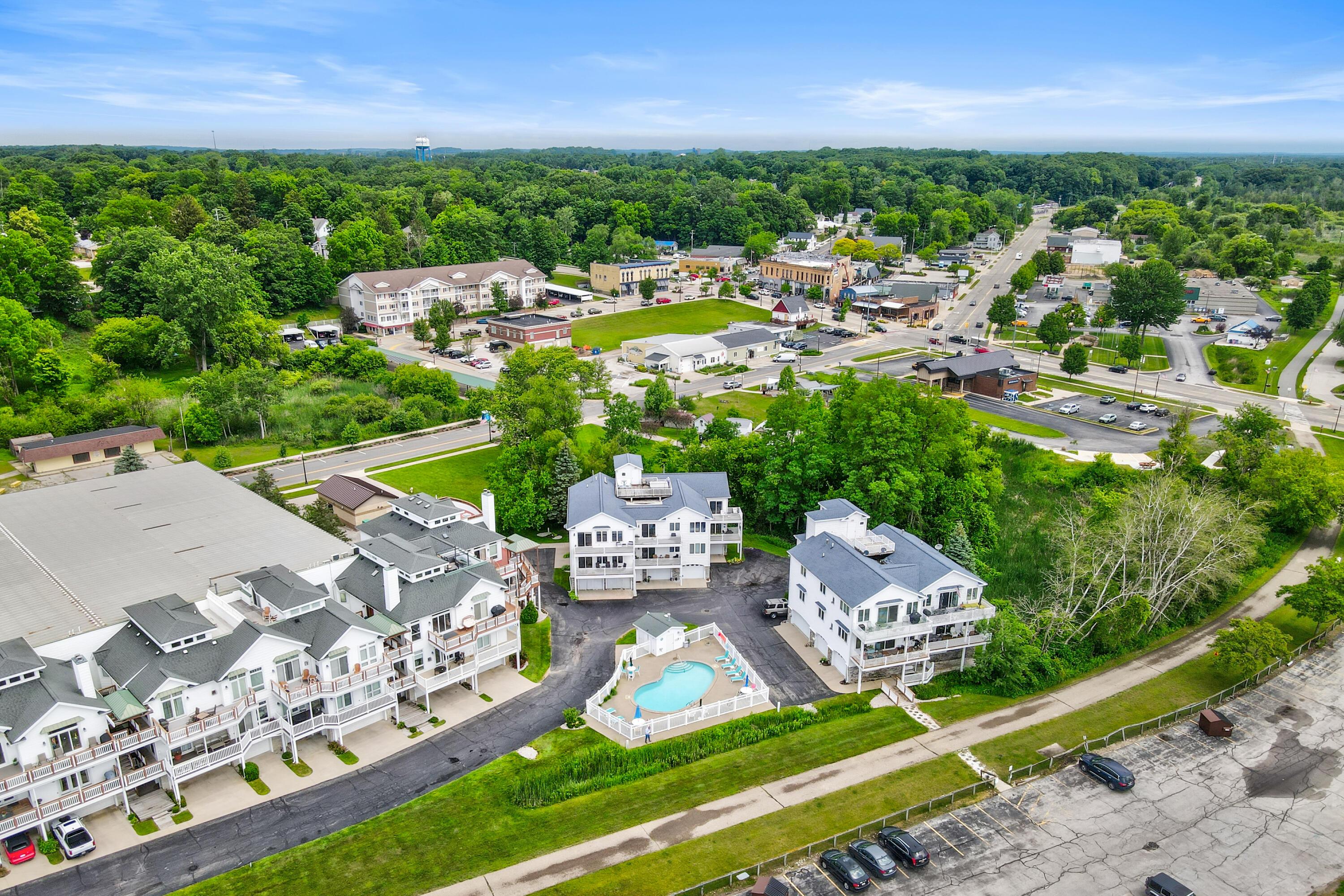 Image 2: Mary Koehler - 8668 Ellenwood Drive (35)