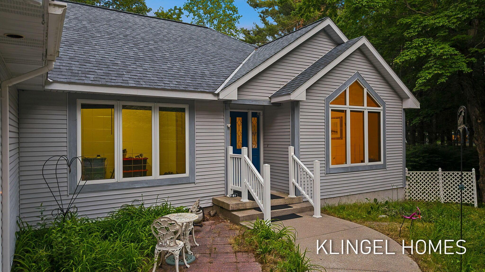 Image 2: 112-web-or-mls-9292-lakeshore-ave