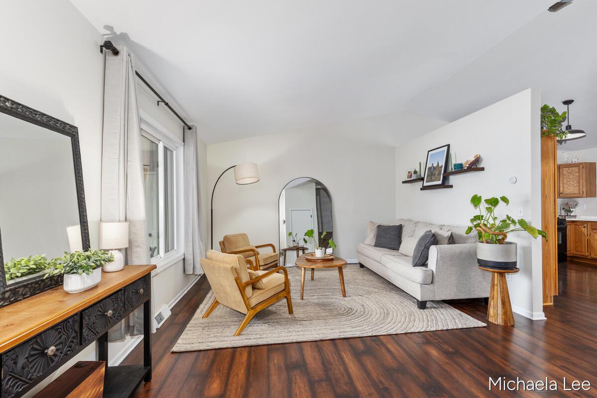 Image 2: 6737-Gran-Via_005