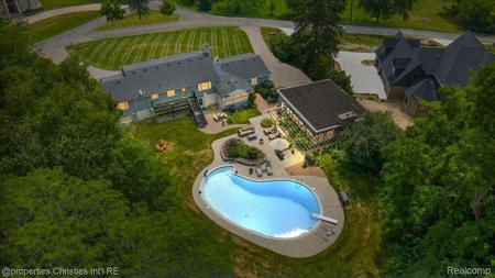 3060 Chickering Lane