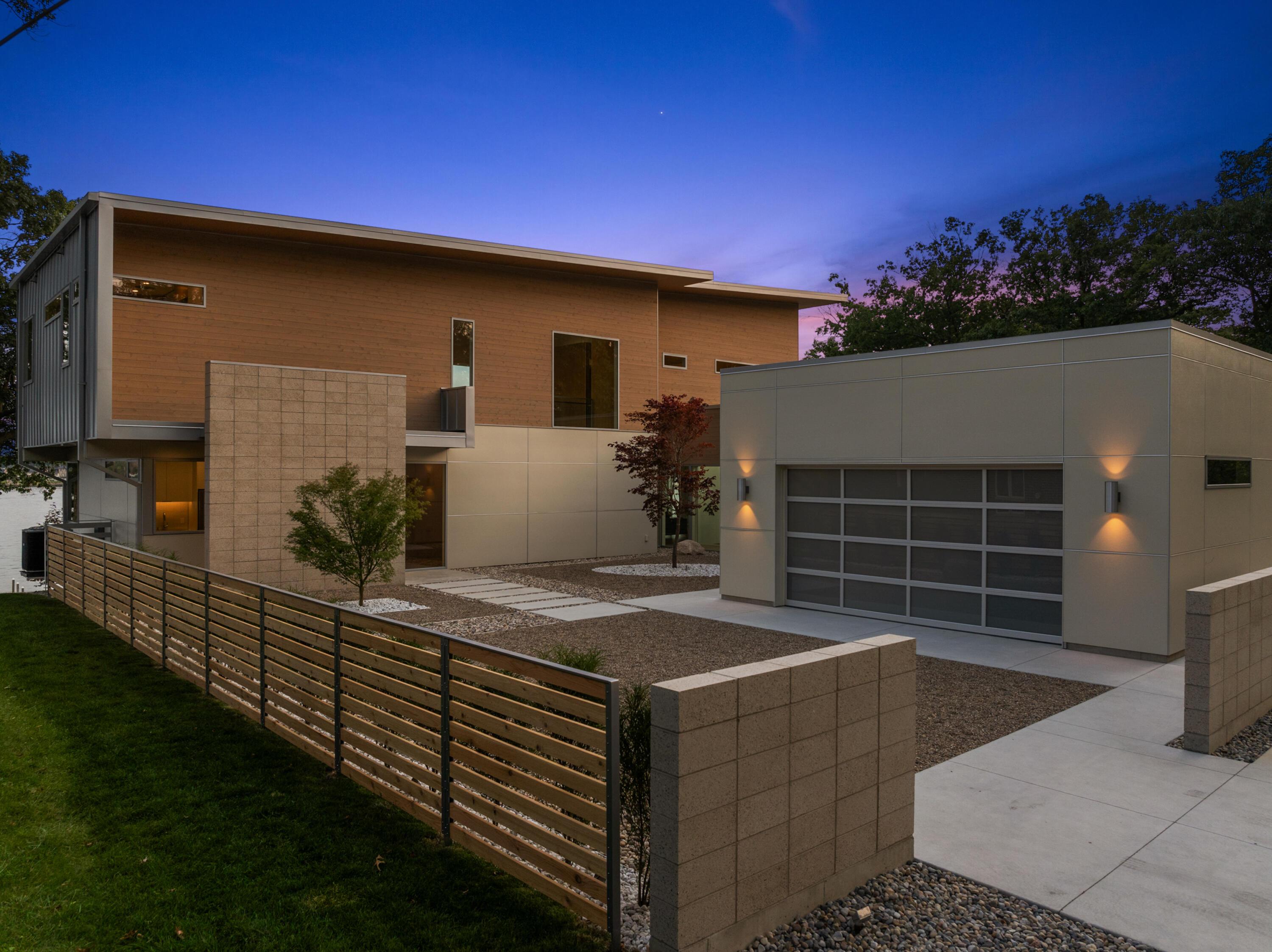 Image 2: 602 Lawn Ave-8