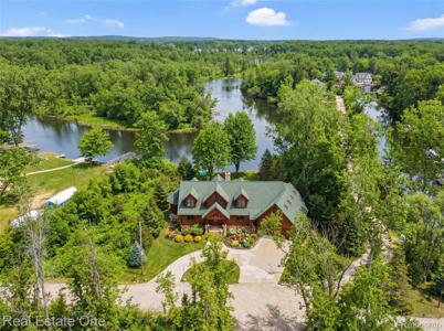 4529 Shoreview Lane