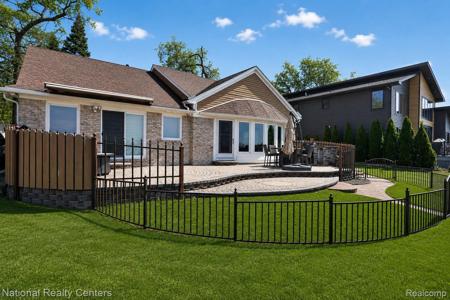 560 Black Oaks Trail