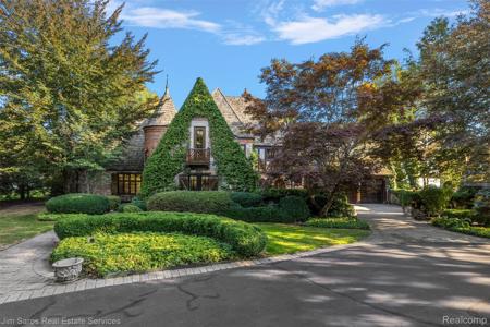 49016 Pointe Lakeview Drive