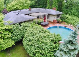 1589 Forest Hills