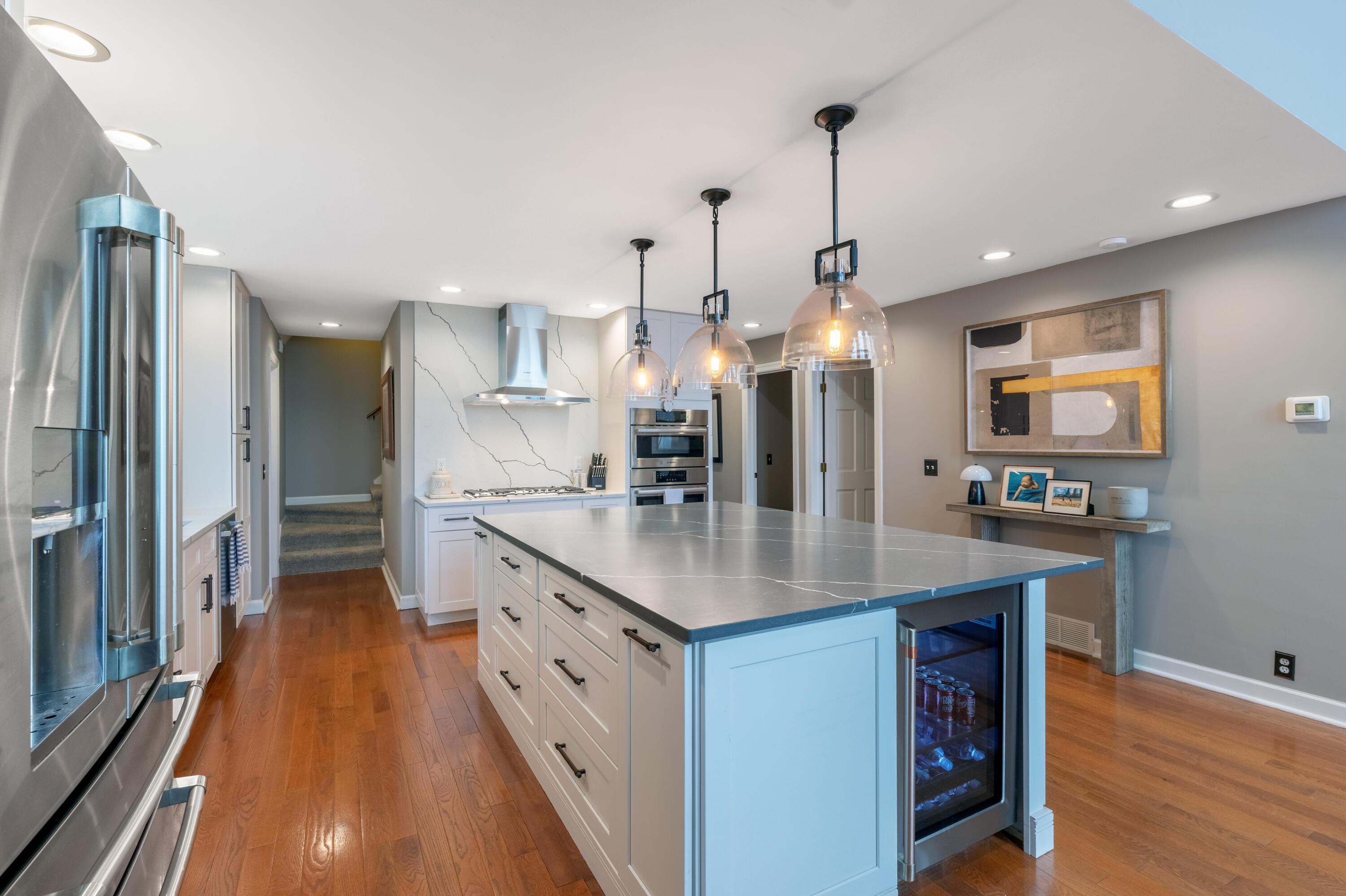 Image 4: Shore_Dr_E_2628_09