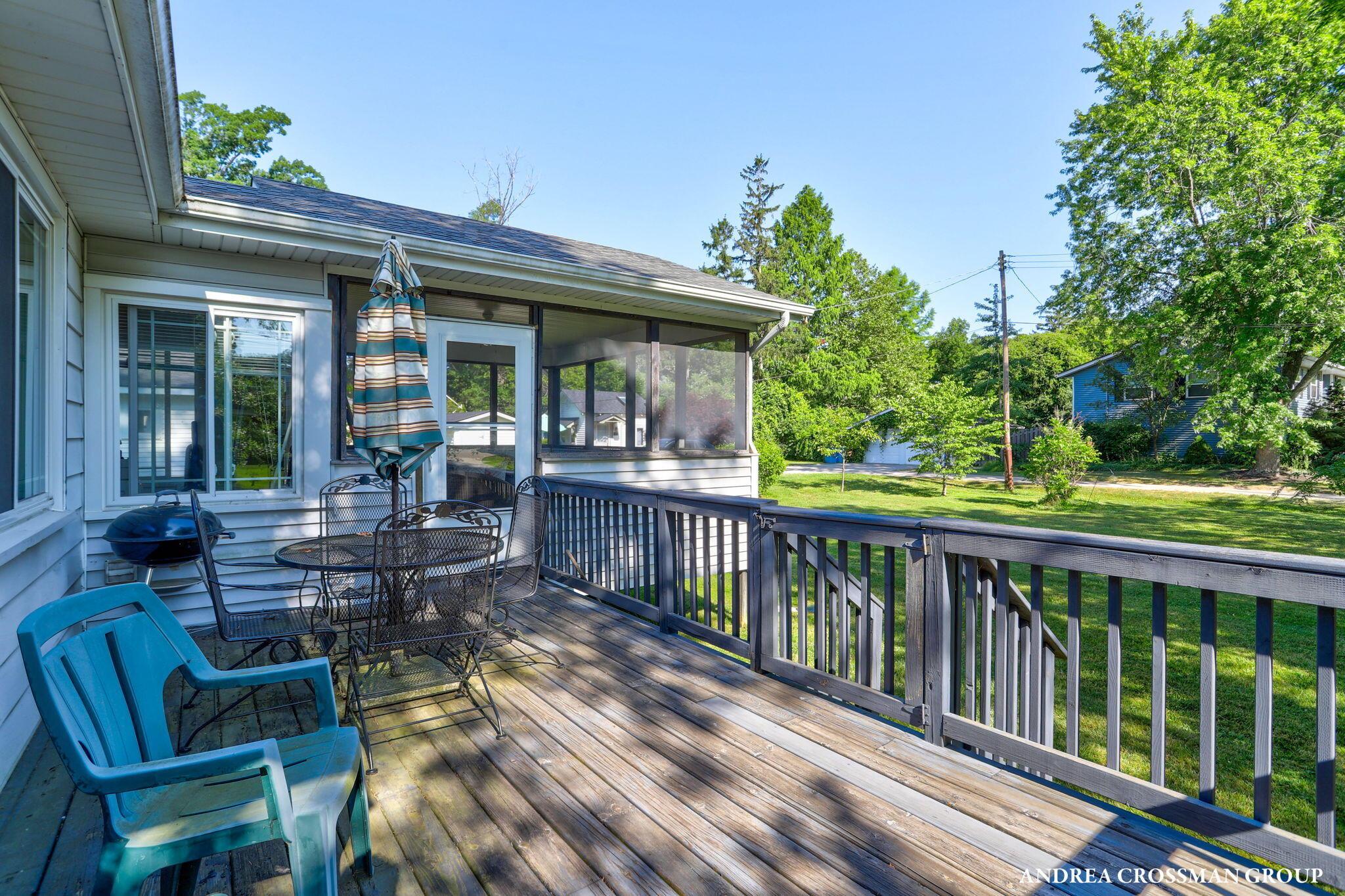 Image 3: 105-web-or-mls-658-allegan-st