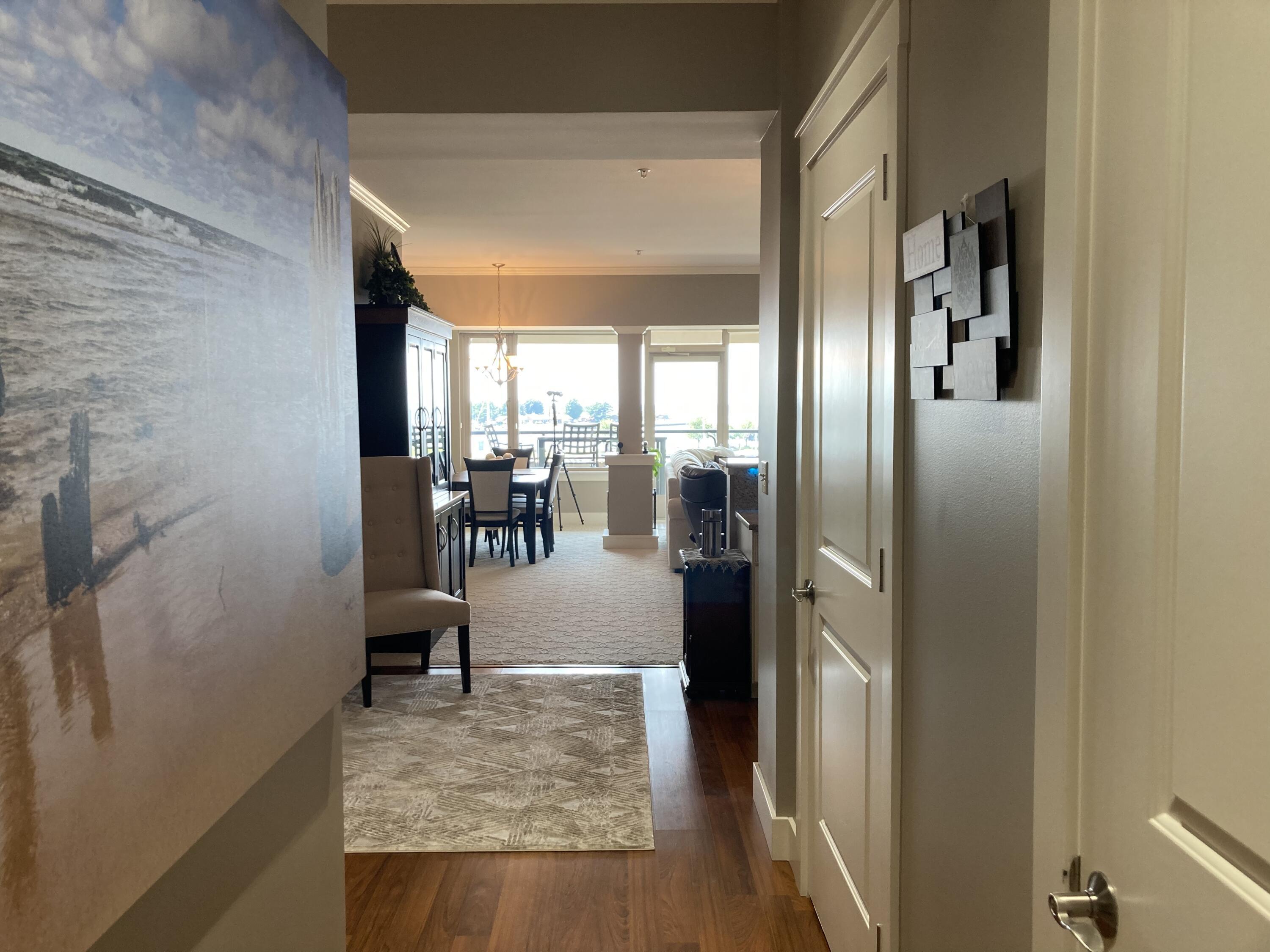 Image 4: Entryway