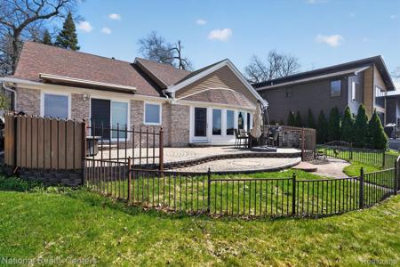 560 Black Oaks Trail