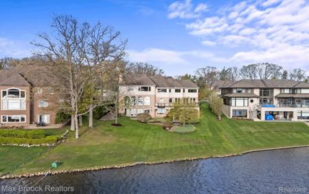 1832 Long Lake Shore Drive
