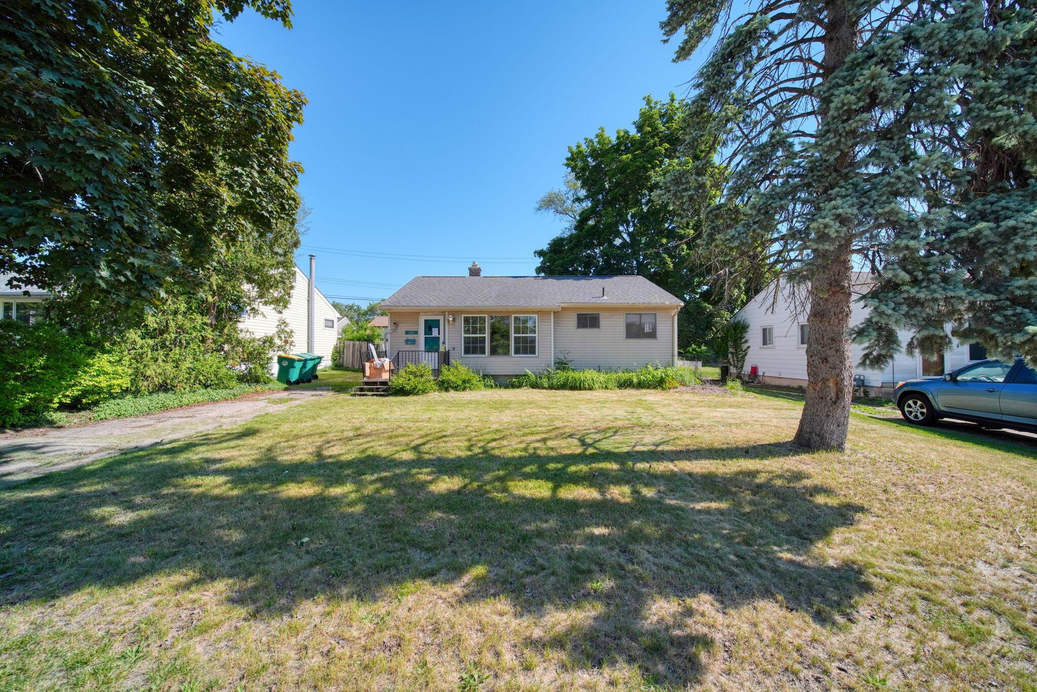 Image 4: 1-web-or-mls-DSC05939_HDR