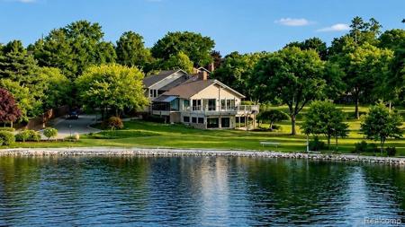 3850 Pine Harbor Drive