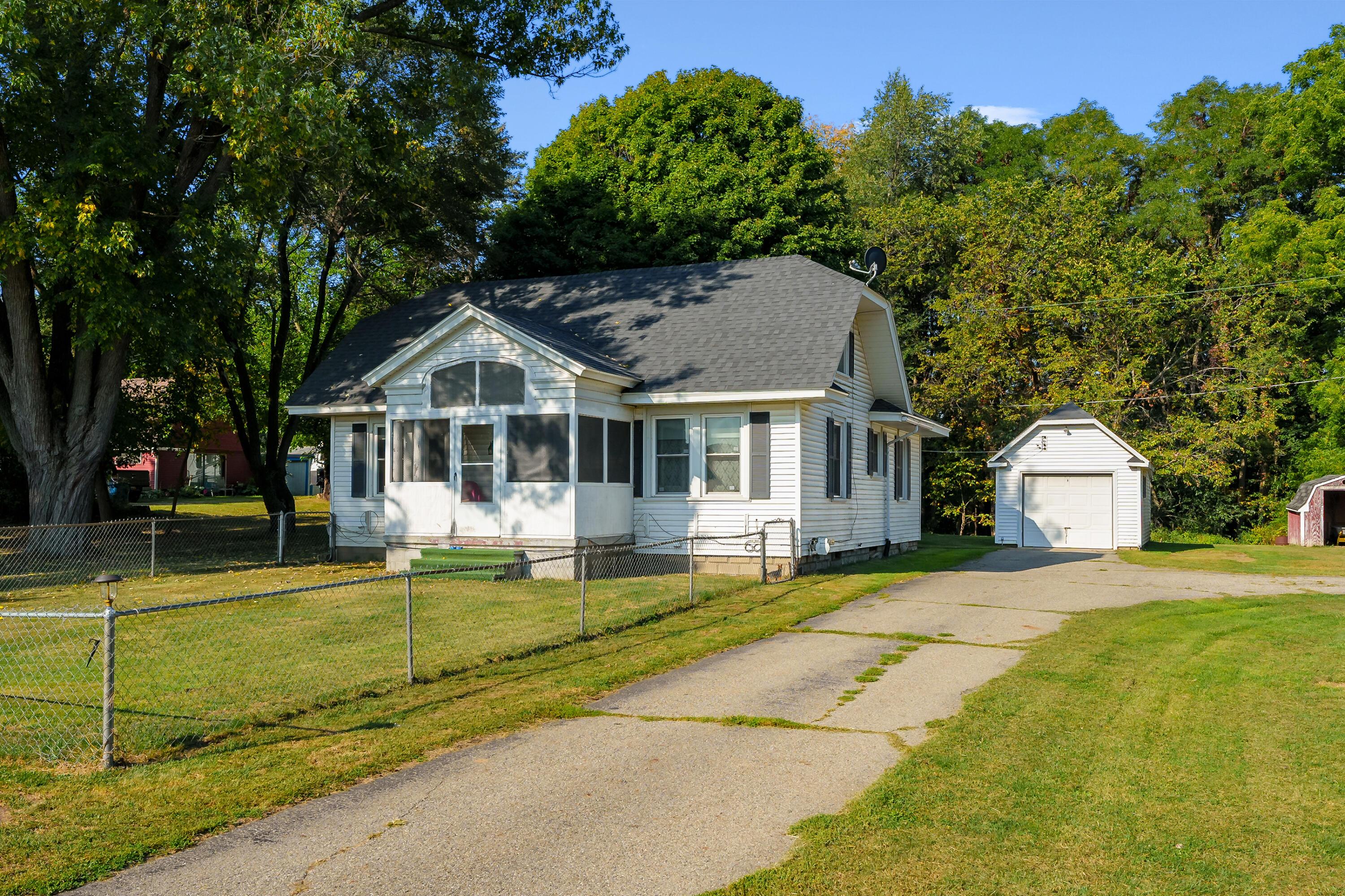 Image 1: Grove St S 736 Delton 49046-1