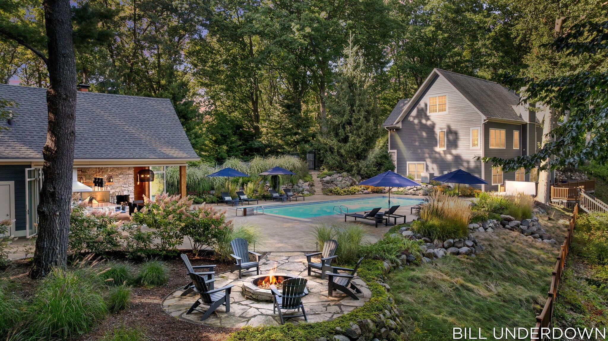 Image 2: Luxury Resort