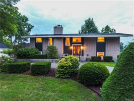 696 TANVIEW Drive