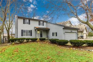 1004 LAKEVIEW Drive
