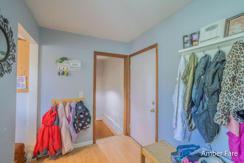 Image 4: Mudroom/Laundry