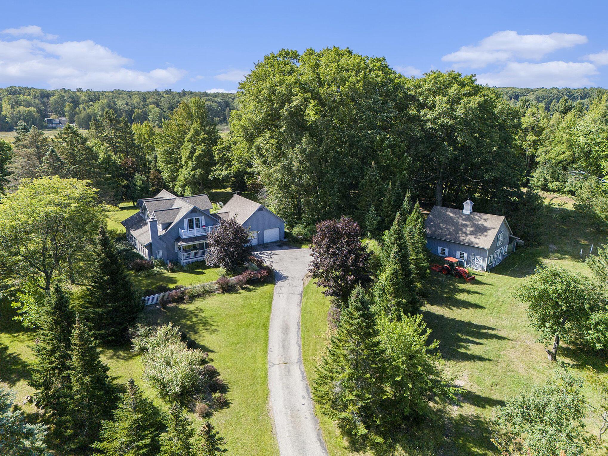 Image 2: Situated on 5 Acres