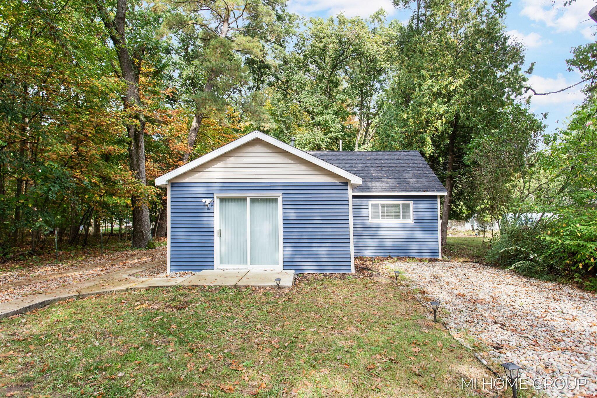 Image 1: 6-web-or-mls-5601-king-st