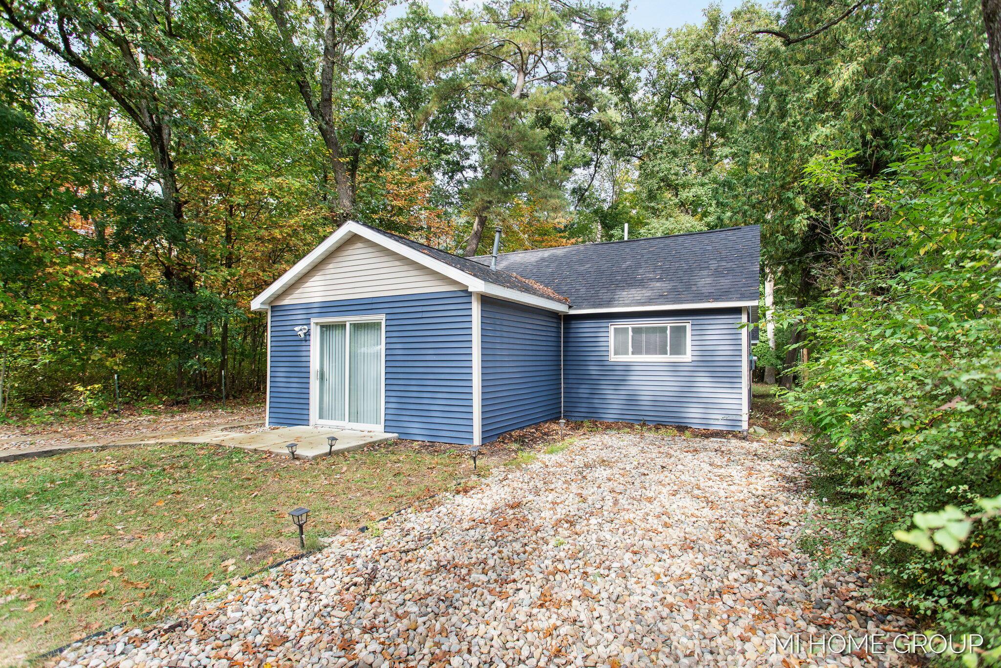 Image 2: 8-web-or-mls-5601-king-st