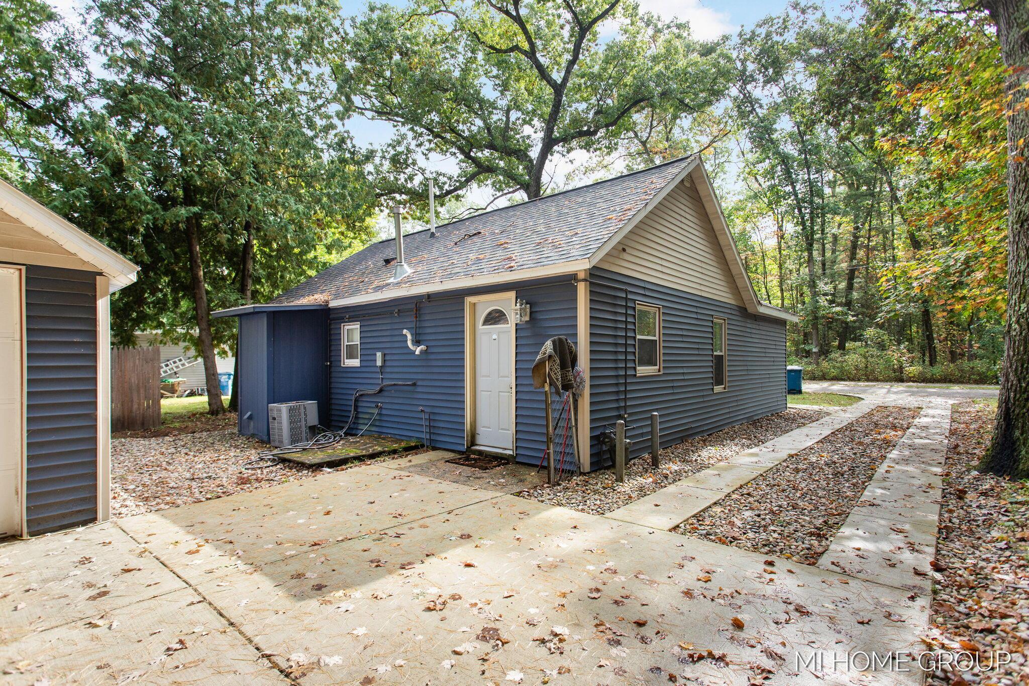 Image 4: 1-web-or-mls-5601-king-st