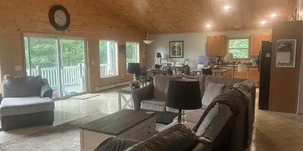 Image 4: open and spacious