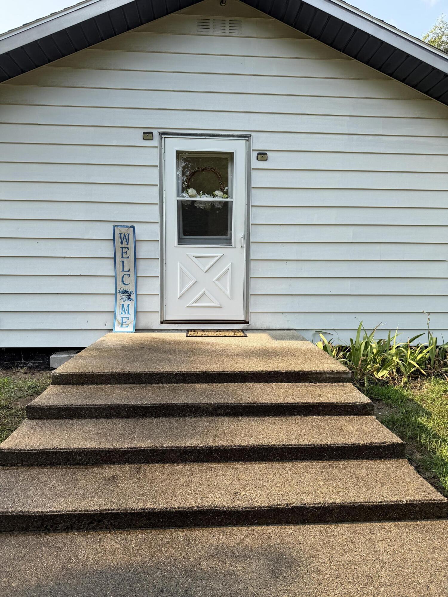 Image 4: Entry