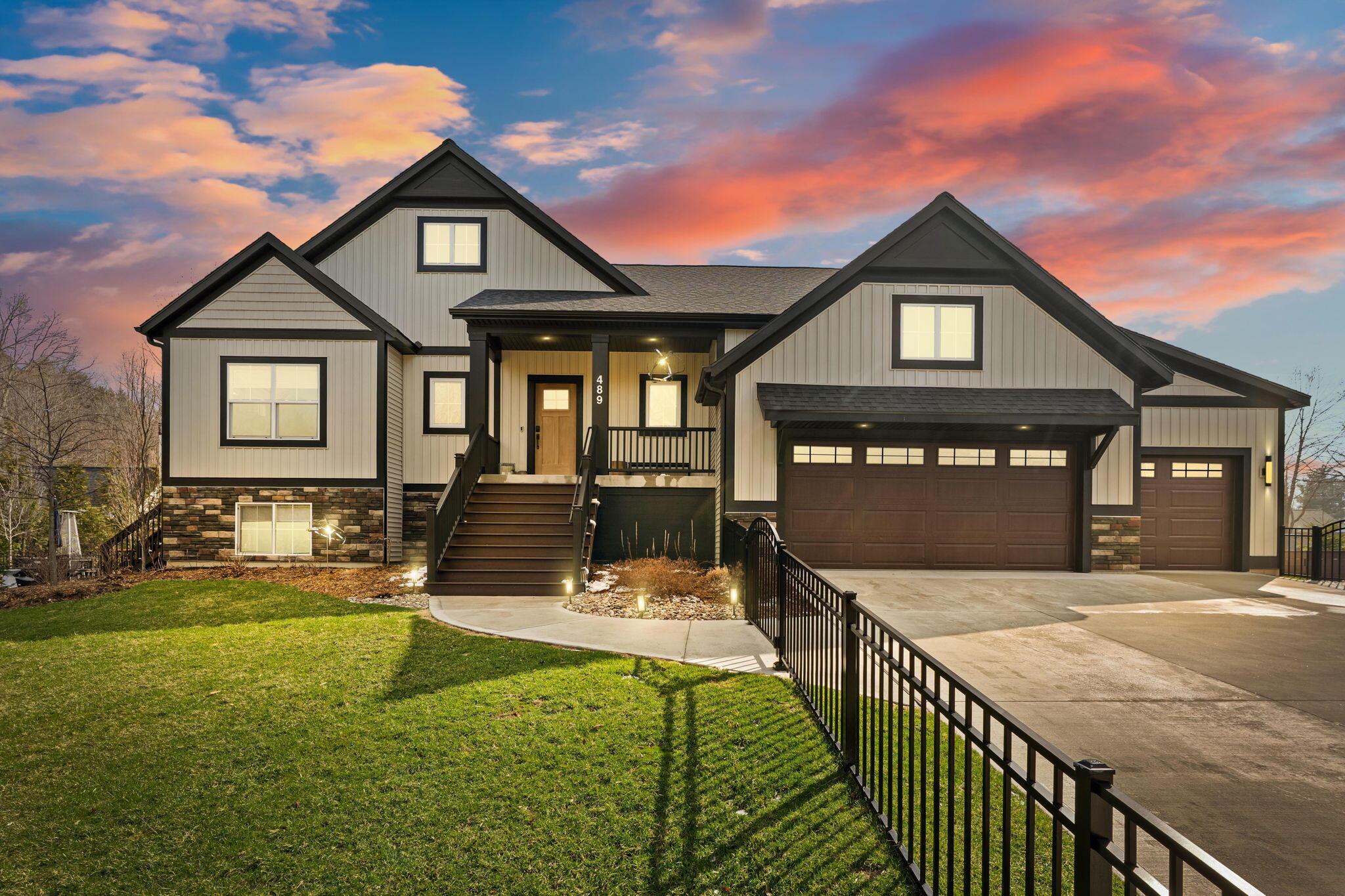 Image 2: 2-web-or-mls-Project_20260317_9301_VT