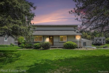899 Rachelle Street