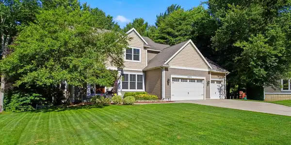 Image 2: 89-web-or-mls-16373-w-willow-dr