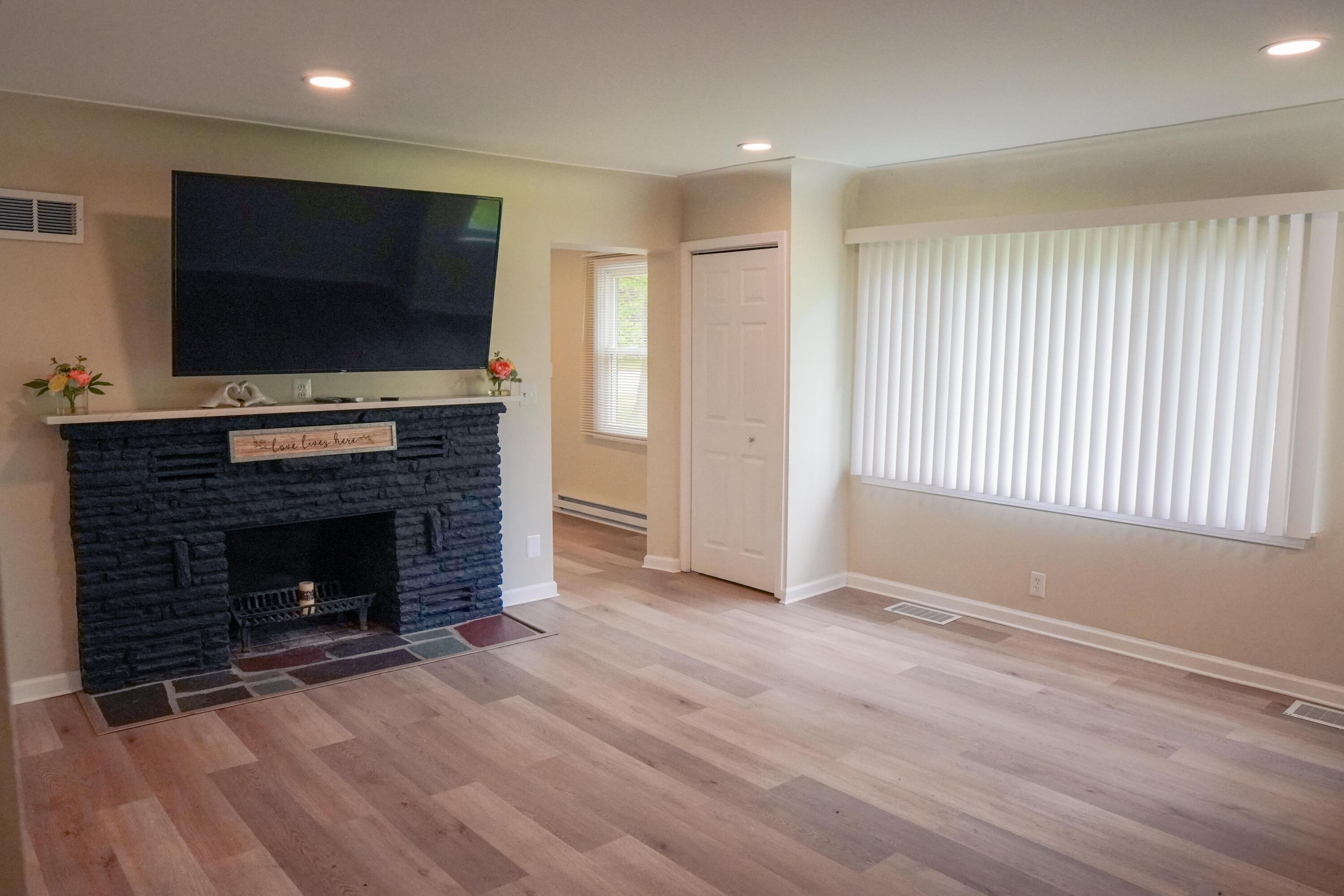 Image 4: desiax fireplace living