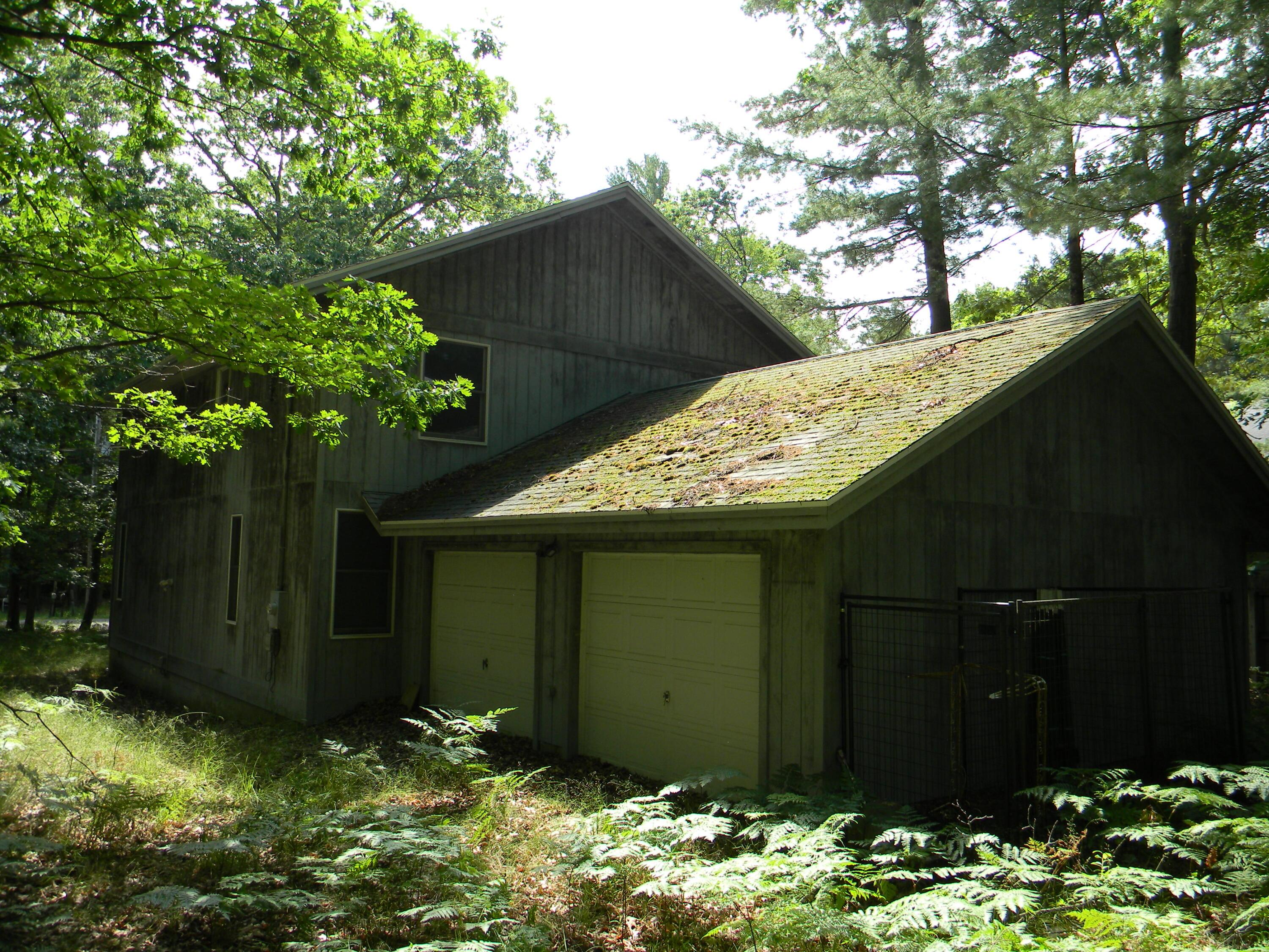 Image 2: Back Garage