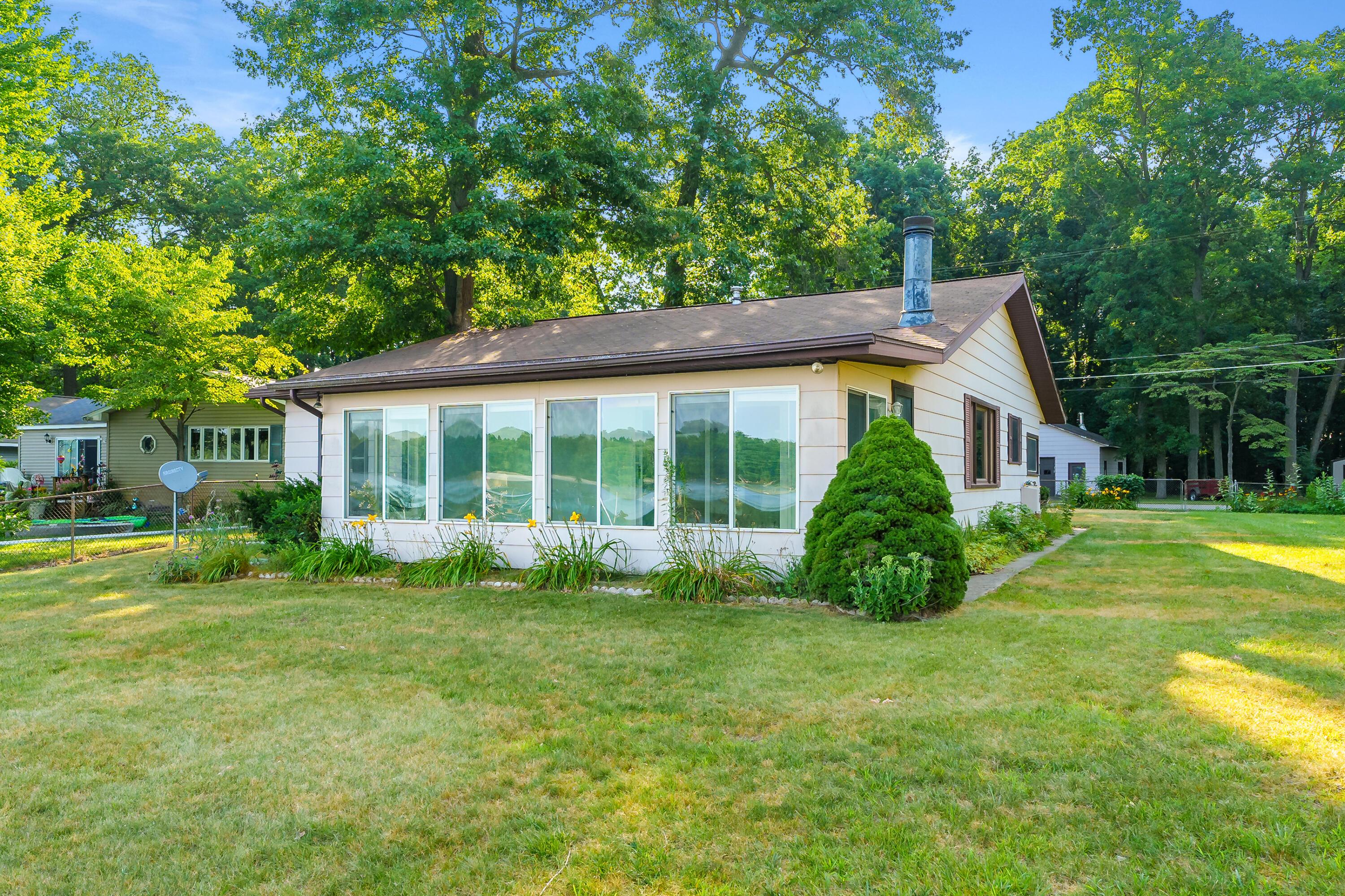 Image 1: Tomkinson Dr 10494 Scotts 49088-24