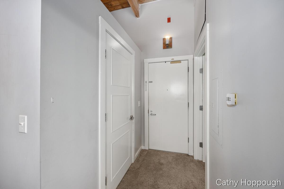 Image 3: 940-Monroe_003