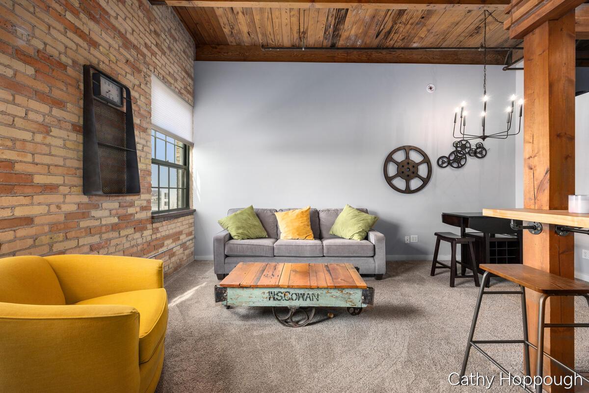 Image 4: 940-Monroe_004