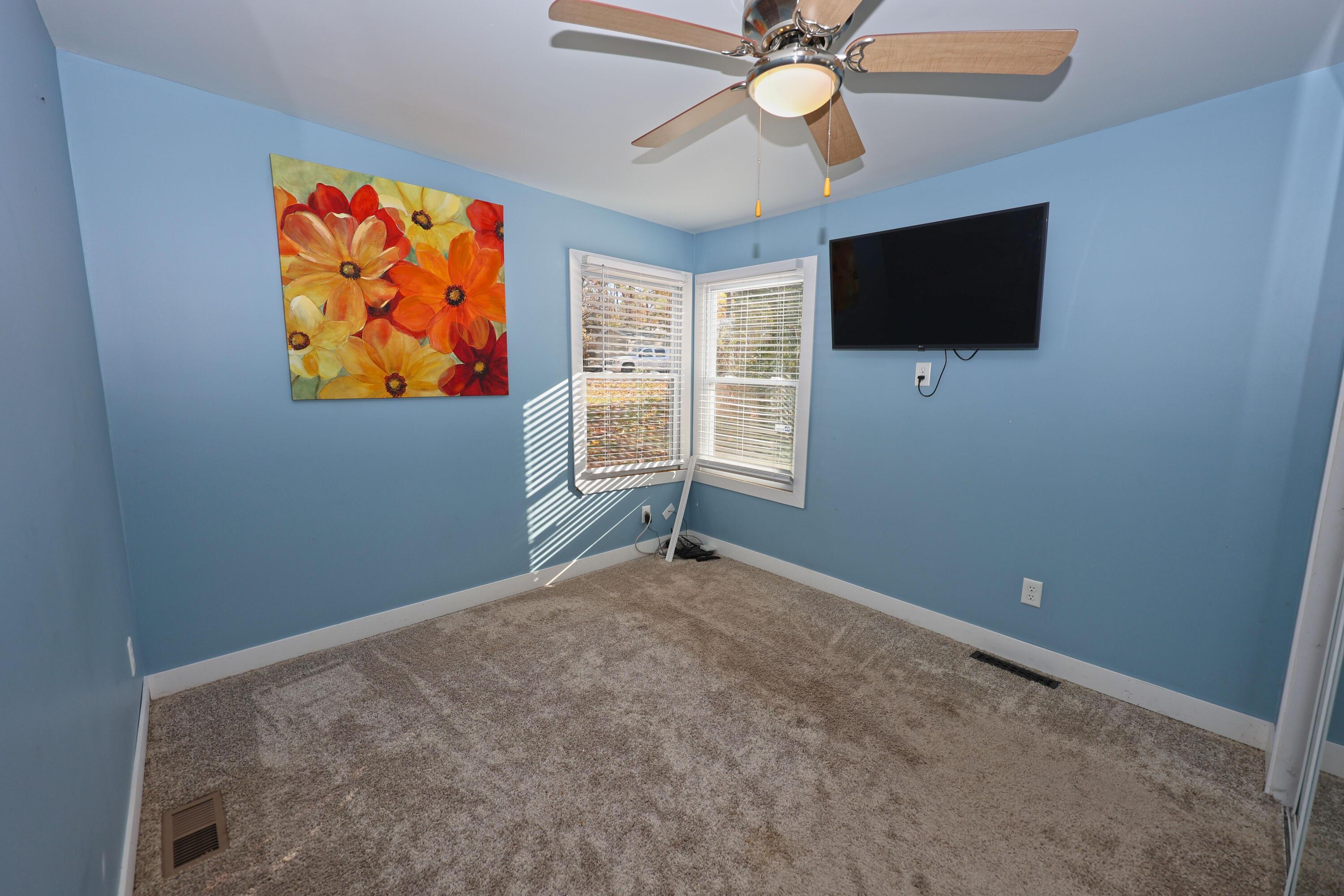 Image 3: House #1 Bedroom #1