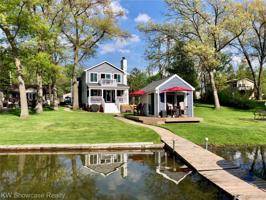 1046 Round Lake Road
