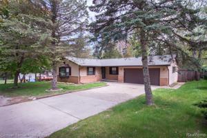 225 S WILLIAMS LAKE Road