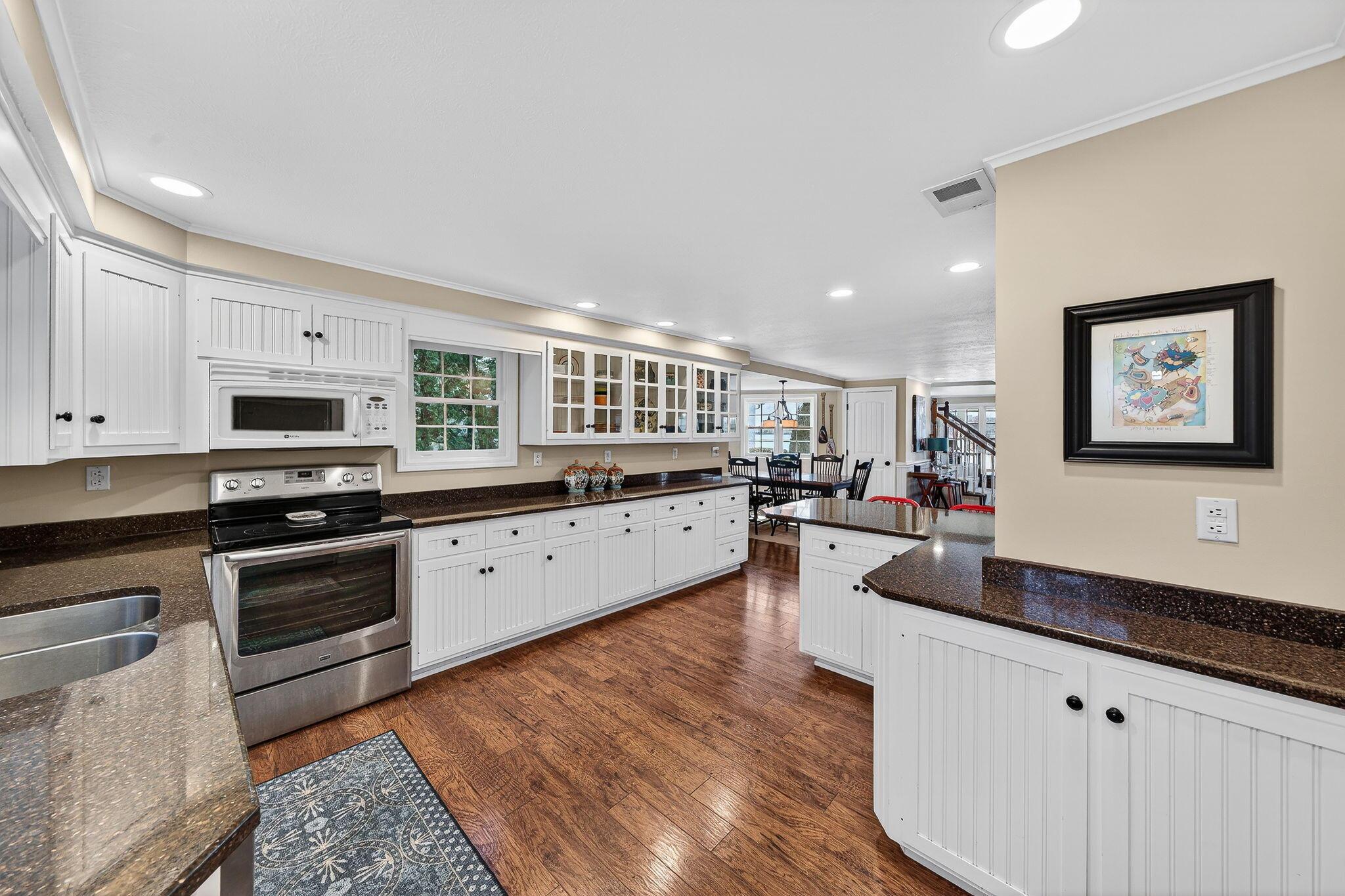 Image 3: 20775 Decatur St-20